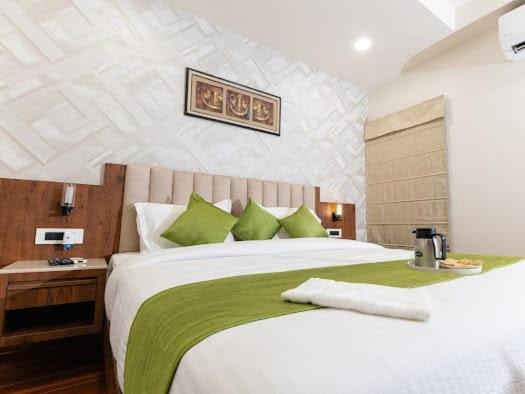 Hotel Emerald Inn โบปาล ภายนอก รูปภาพ
