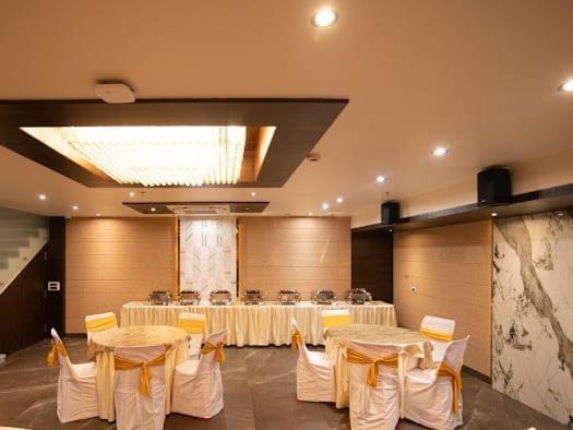 Hotel Emerald Inn โบปาล ภายนอก รูปภาพ