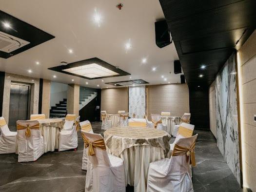 Hotel Emerald Inn โบปาล ภายนอก รูปภาพ